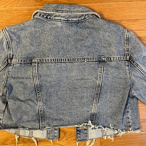 ZARA cropped distressed jean jacket (s) - Picture 2 of 2